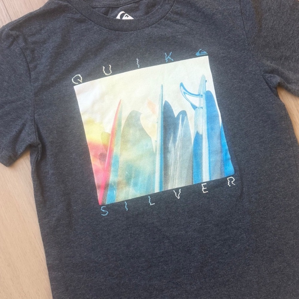 Quiksilver Boys Graphic Tee Charcoal Gray Surfboard Print Shirt Size M 10/12